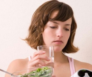 Vì sao người Nhật tránh uống nước trong khi ăn