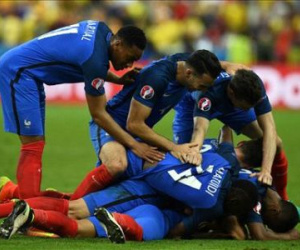 Pháp 2-1 Romania: Thầy trò Deschamps khởi đầu hoàn hảo