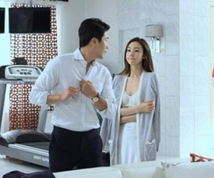 Ý nghĩ và hành động bất thình lình của anh chồng chê vợ quê mùa