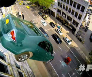 Hậu trường cảnh xe hơi rơi xuống đường phố trong "Fast 8"