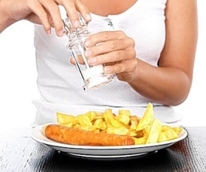 Người Việt ăn quá mặn nên dễ bị đột quỵ
