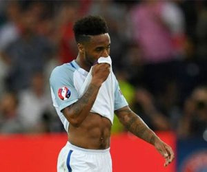 Anh phế "kẻ ăn hại" Sterling và Kane, trao cơ hội cho Vardy