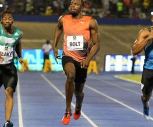 Bolt về nhất cự ly 100m tại quê nhà dù bị vấp
