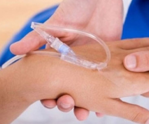 Tác hại khi lạm dụng truyền nước tại nhà ngày nắng nóng
