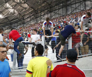 UEFA dọa đuổi Anh và Nga khỏi Euro