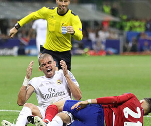HLV của Iceland lo sợ tài ăn vạ của Cristiano Ronaldo và Pepe