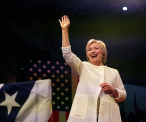 Vì sao nhiều người Mỹ thờ ơ khi bà Clinton đi vào lịch sử