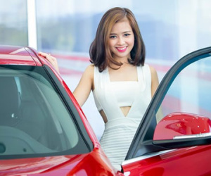 Dương Hoàng Yến tậu xe hơi tiền tỷ nhân sinh nhật