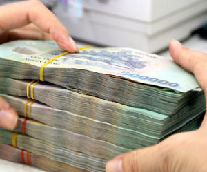 Lãi suất liên ngân hàng thấp kỷ lục: Tiền ở đâu nhiều thế!