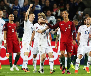 Mắng đối thủ như hát hay, Ronaldo nhận cái kết bất ngờ