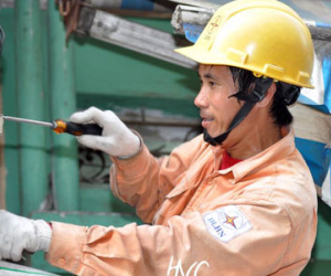 Nắng nóng 40 độ, EVN Hà Nội nhận cả nghìn cuộc gọi