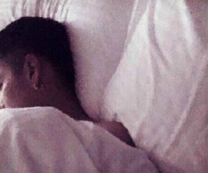 Ngô Diệc Phàm bất ngờ bị tung ảnh "giường chiếu" với bạn gái cũ?