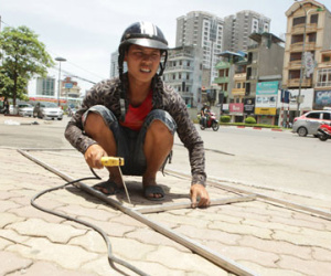 Người lao động quay cuồng trong “chảo lửa” Hà Nội
