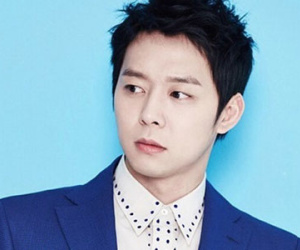 Nhân viên quán bar tự nguyện quan hệ với Park Yoochun