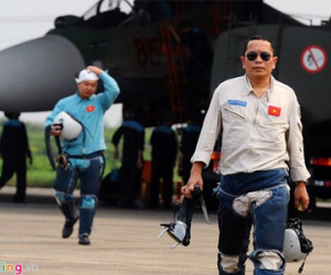 Phi công Su-30 thoát nạn lập tức tham gia tìm đồng đội