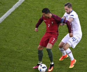 Ronaldo mờ nhạt, Bồ Đào Nha chia điểm trước Iceland