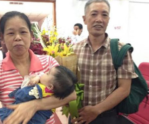 Hạnh phúc vỡ òa đón con đầu lòng ở tuổi 52