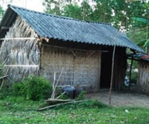 Mẹ 9x bỏ xác con gái ở bụi keo: Bán xe máy, quay lại xin làm phụ hồ