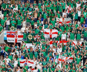 CĐV Bắc Ireland qua đời vì SỐC với chiến thắng trước Ukraine