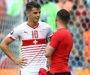 Granit Xhaka gợi lại chuyện cũ, fan M.U đau lòng