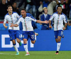 Italia vs Thụy Điển: Vé sớm cho thầy trò HLV Conte?