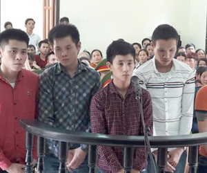 Mâu thuẫn với con, chém bố trả thù