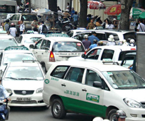 Taxi “bị liệt”
vào diện hạn chế
xe cá nhân tại TP.HCM