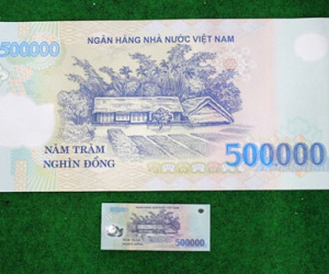 Tờ tiền 500.000 đồng kích thước khủng giá 5 triệu ở Sài Gòn
