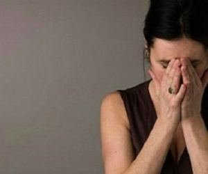 Tôi đã đánh mẹ vì mẹ ngoại tình quá nhiều lần