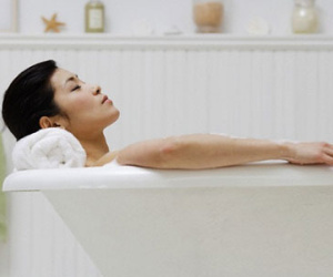 Tôi không phải là phụ nữ dễ dãi nhưng luôn tìm cách "gạ gẫm" chồng