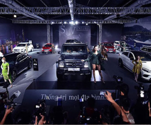 Xem người mẫu khoe chân dài bên dàn xe SUV Mercedes-Benz