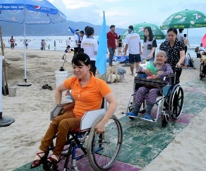 Đà Nẵng khai trương lối đi ra biển cho người khuyết tật