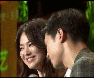 Hội ngộ tại fan meeting, cặp đôi Song - Song vẫn "tình bể bình" như thế này đây