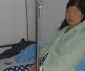 Hơn 30 người cùng xã bị ngộ độc sau ăn bánh mì, một cô gái tử vong