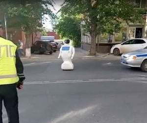 Robot thoát khỏi phòng thí nghiệm ở Nga, gây rối loạn giao thông