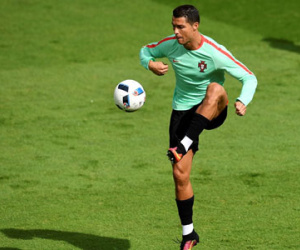 Ronaldo tích cực tập luyện sau khi bị sỉ nhục