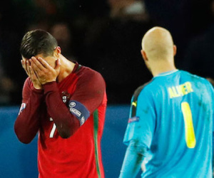Ronaldo đá hỏng phạt đền, Bồ Đào Nha có nguy cơ bị loại sớm