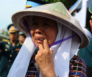 Chùm ảnh: Quê nhà đẫm nước mắt đón phi công Trần Quang Khải