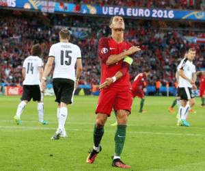 C.Ronaldo giữ kỷ lục đá phạt... kém nhất lịch sử các giải đấu lớn