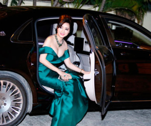 Giáng My sexy bước xuống từ xe sang