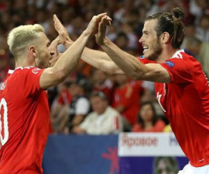 Nga - Xứ Wales: Ba "nhát dao" kết liễu
