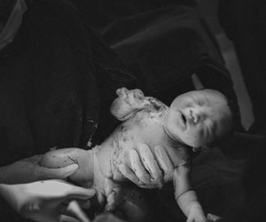 Nhật ký sinh mổ chân thực "từng centimet" của bà mẹ Hà Nội