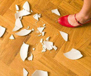 Những đồ vật bị vỡ cần vứt ngay khỏi nhà để tránh gặp điềm xui