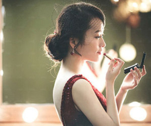 Phụ nữ hãy biết cách “lẳng lơ” với chính chồng mình