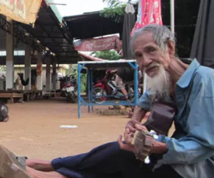 Thôi kiếp "ngựa hoang", trùm giang hồ hát rong nuôi vợ bệnh