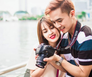 Vợ chồng Tú Vi - Văn Anh ngọt ngào ở Singapore