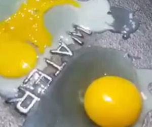 Clip: Nắng nóng 52 độ C, dân Mỹ rán trứng trên nắp cống