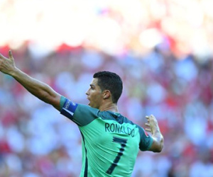 C.Ronaldo và cơn thịnh nộ của “người khổng lồ”