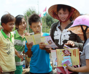 Khoảng 2,3- 4,3 triệu chàng trai Việt có thể sẽ “đỏ mắt” tìm vợ