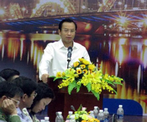 Bí thư Đà Nẵng: Cán bộ, công chức đừng ngồi trên mà phán xuống